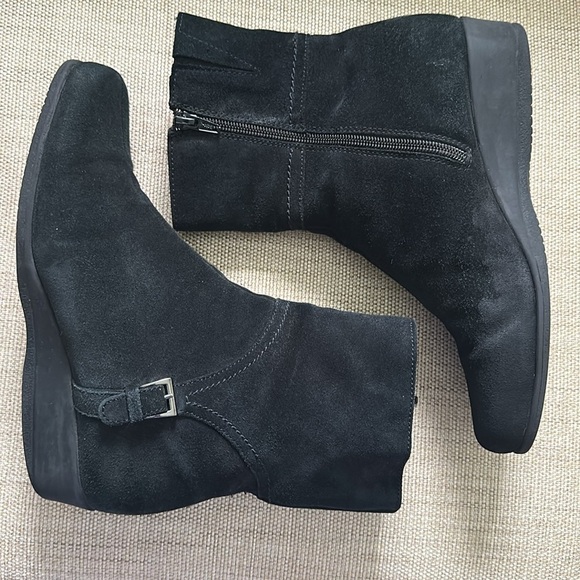 La Canadienne Waterproof Suede Buckle Detail Side Zip Low Wedge Ankle Boot *Read - Picture 5 of 15